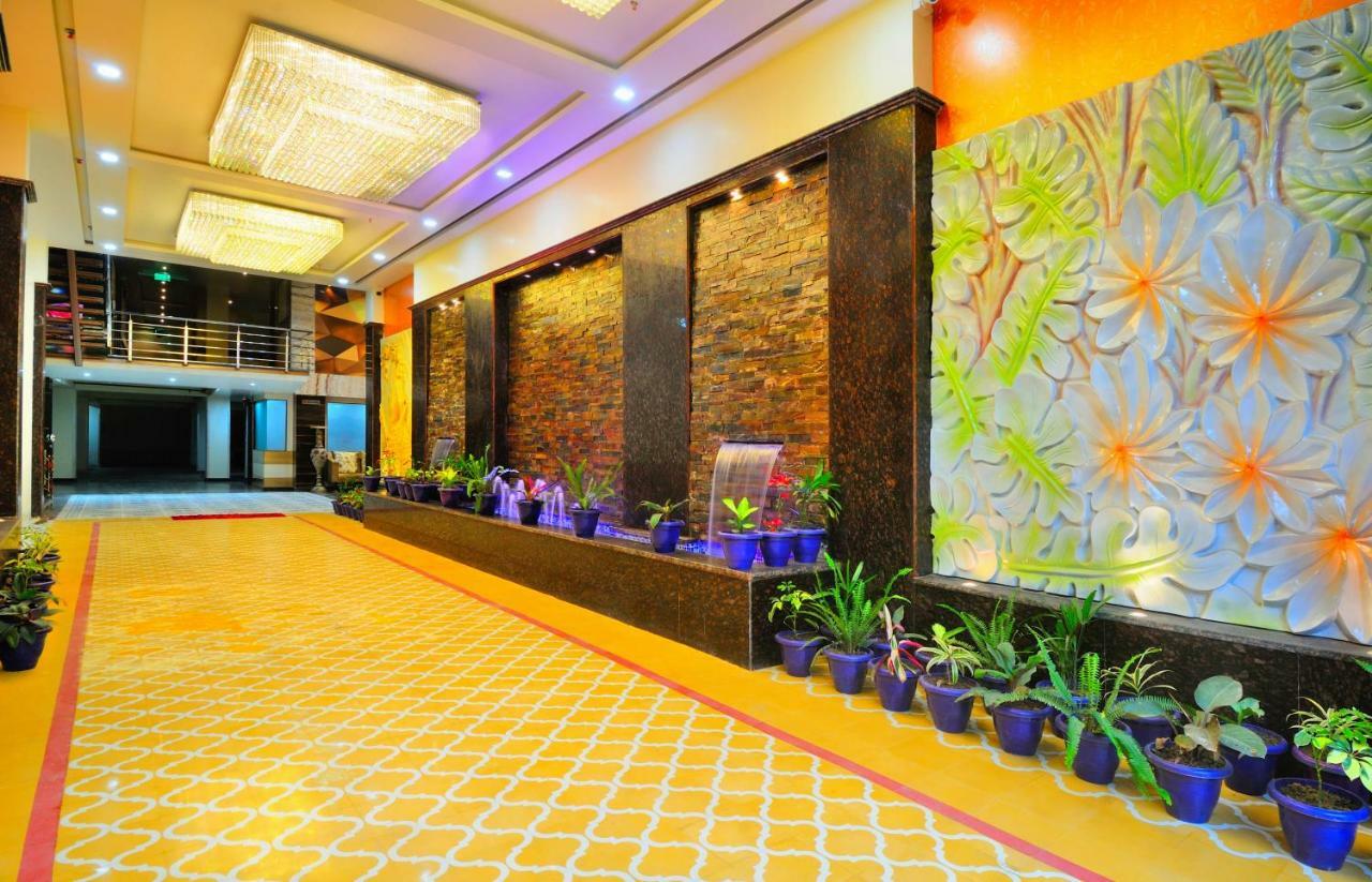 Hotel The Grand Uddhav Neu-Delhi Exterior foto